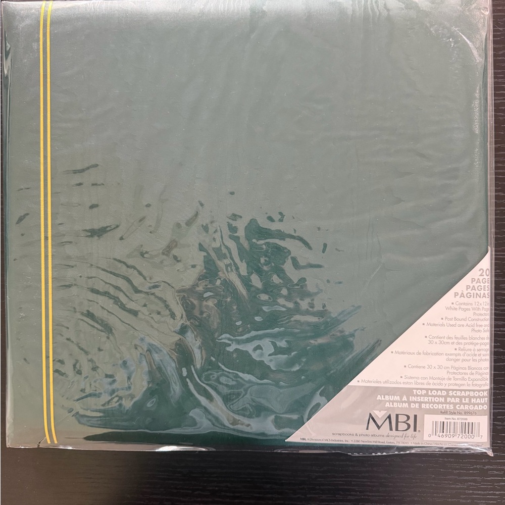 Green Top-Load Scrapbook Album with Gold Accents. 20 pages